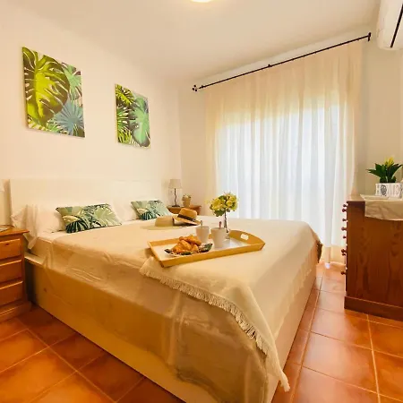 Golden Reddis Apartment *